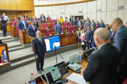 decano asume 3